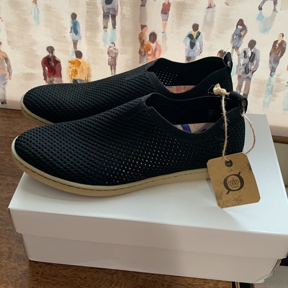 BORN HANDCRAFTED SLIP ON BLACK 7.5 NEW NO BOX - Picture 4 of 11